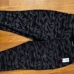 Torrid size 4 Barbie leggings